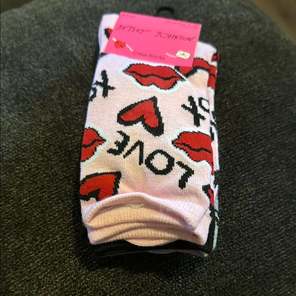 Betsey Johnson Women’s NWT  Love Crew Socks - Pink and Red (3 pair) - Picture 3 of 3